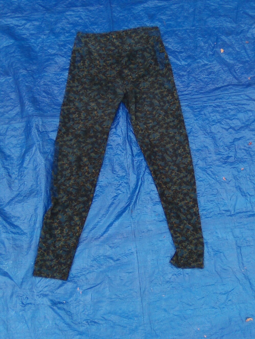 LuLaRoe Leggings in Black with Green Flecked Print
